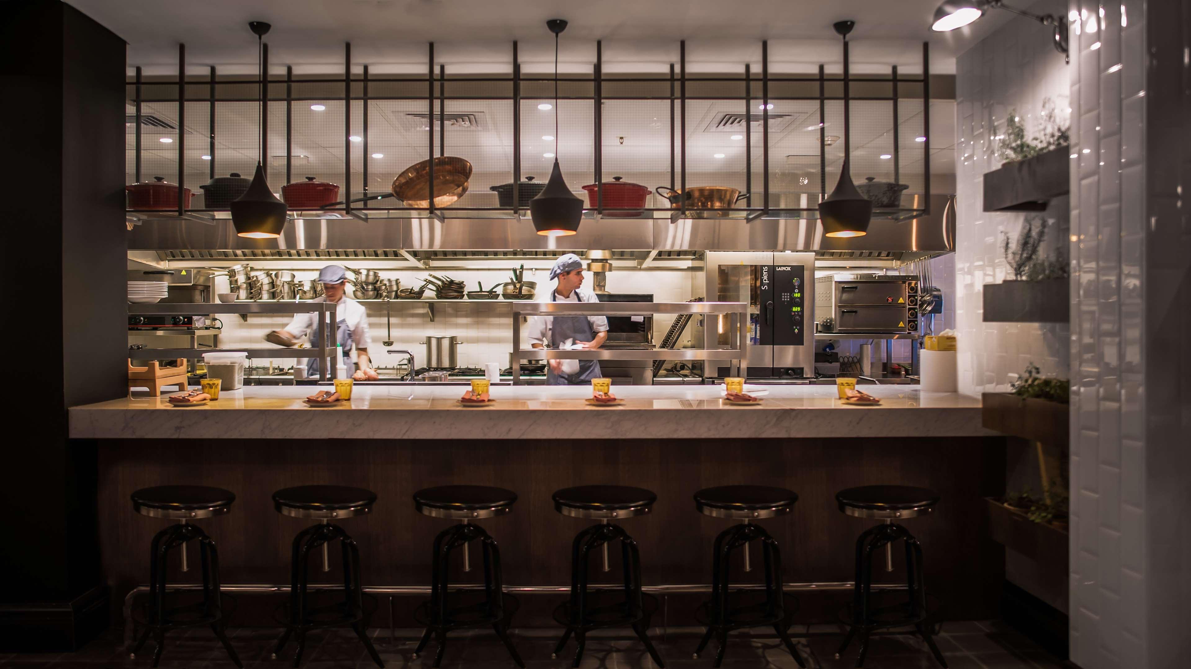 Hyatt Centric Montevideo Hotel Eksteriør billede The open kitchen at the restaurant