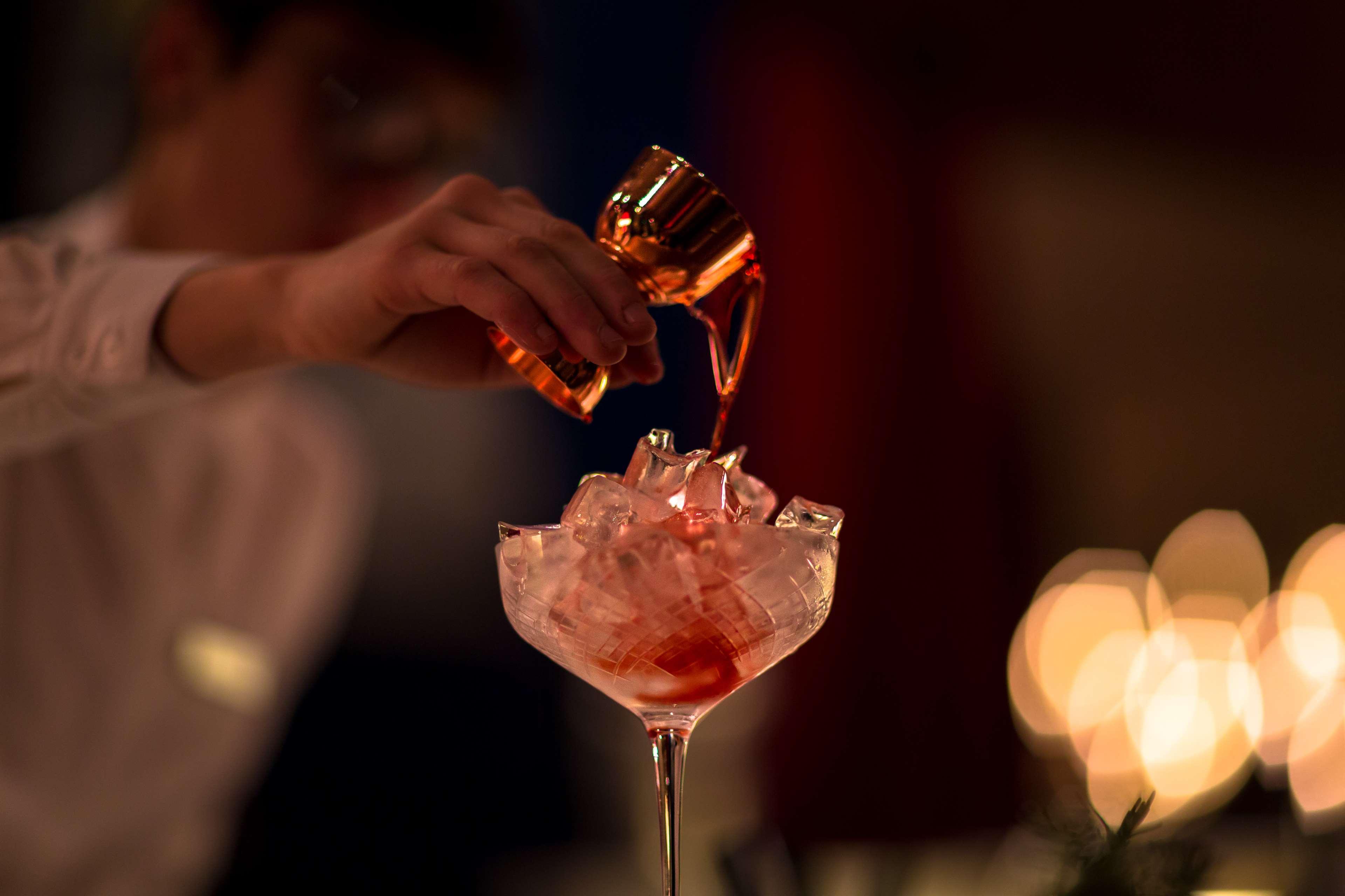 Hyatt Centric Montevideo Hotel Eksteriør billede Preparation of a Negroni