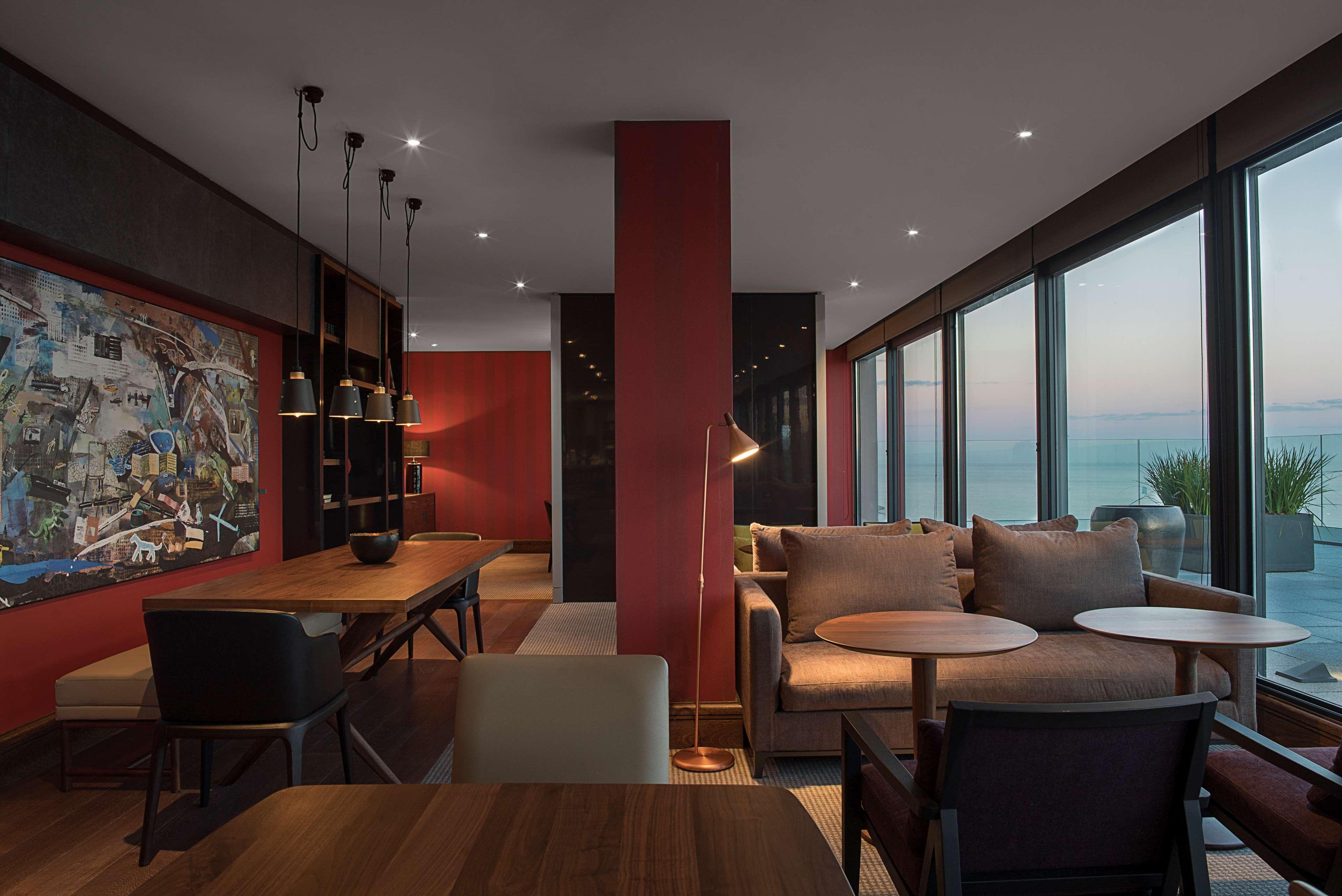 Hyatt Centric Montevideo Hotel Eksteriør billede The Club at Athens Airport