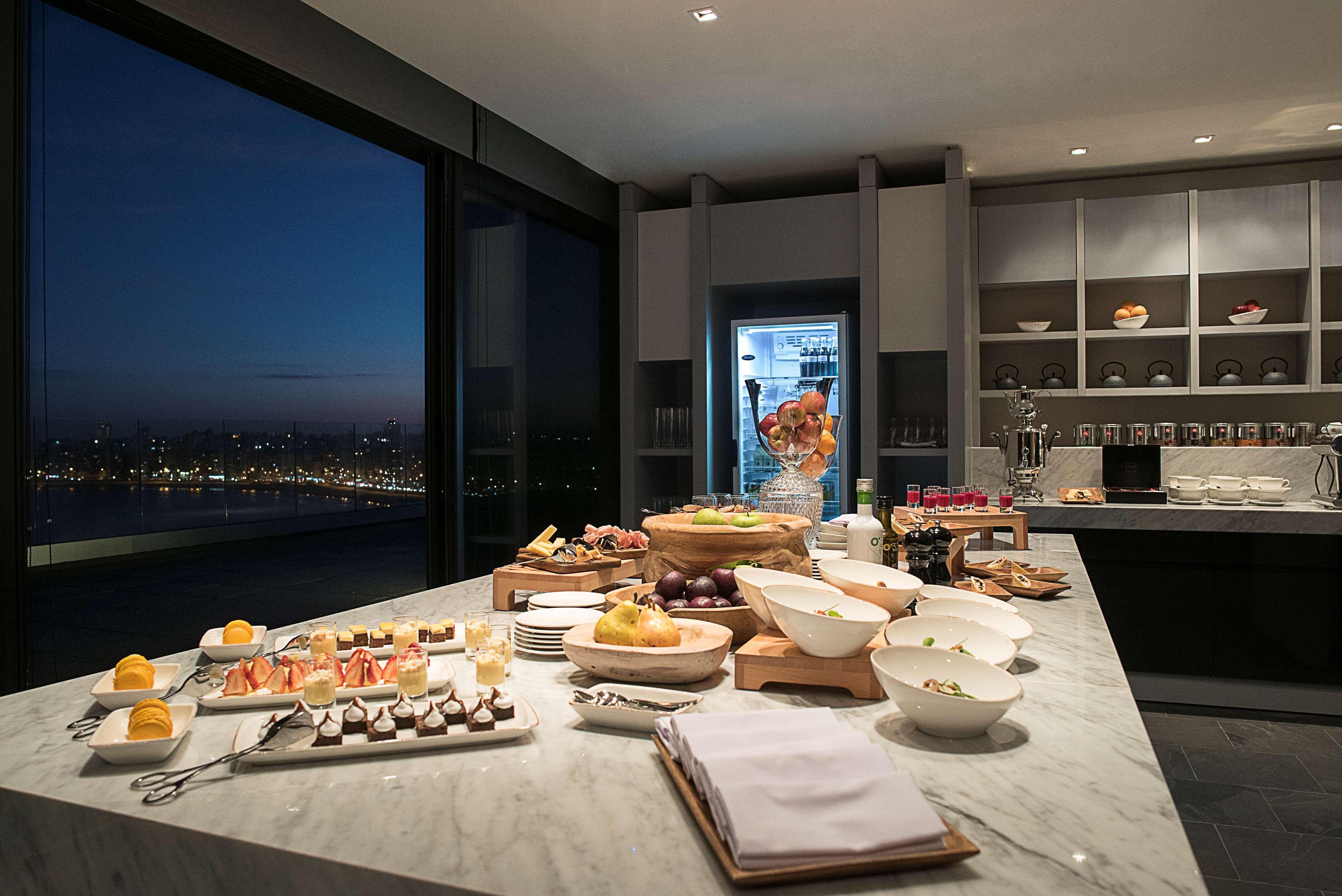 Hyatt Centric Montevideo Hotel Eksteriør billede A modern kitchen