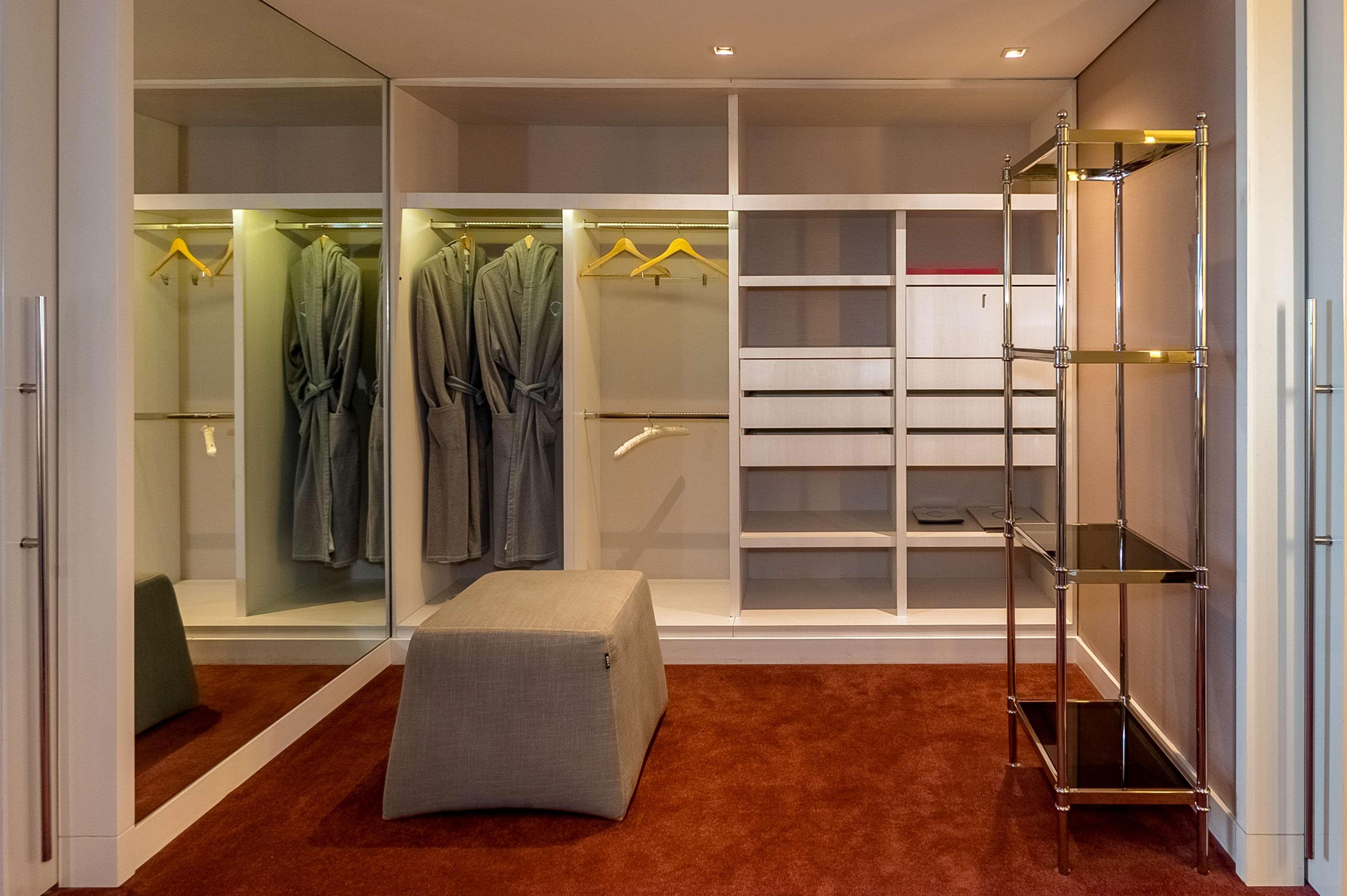 Hyatt Centric Montevideo Hotel Eksteriør billede A walk-in closet