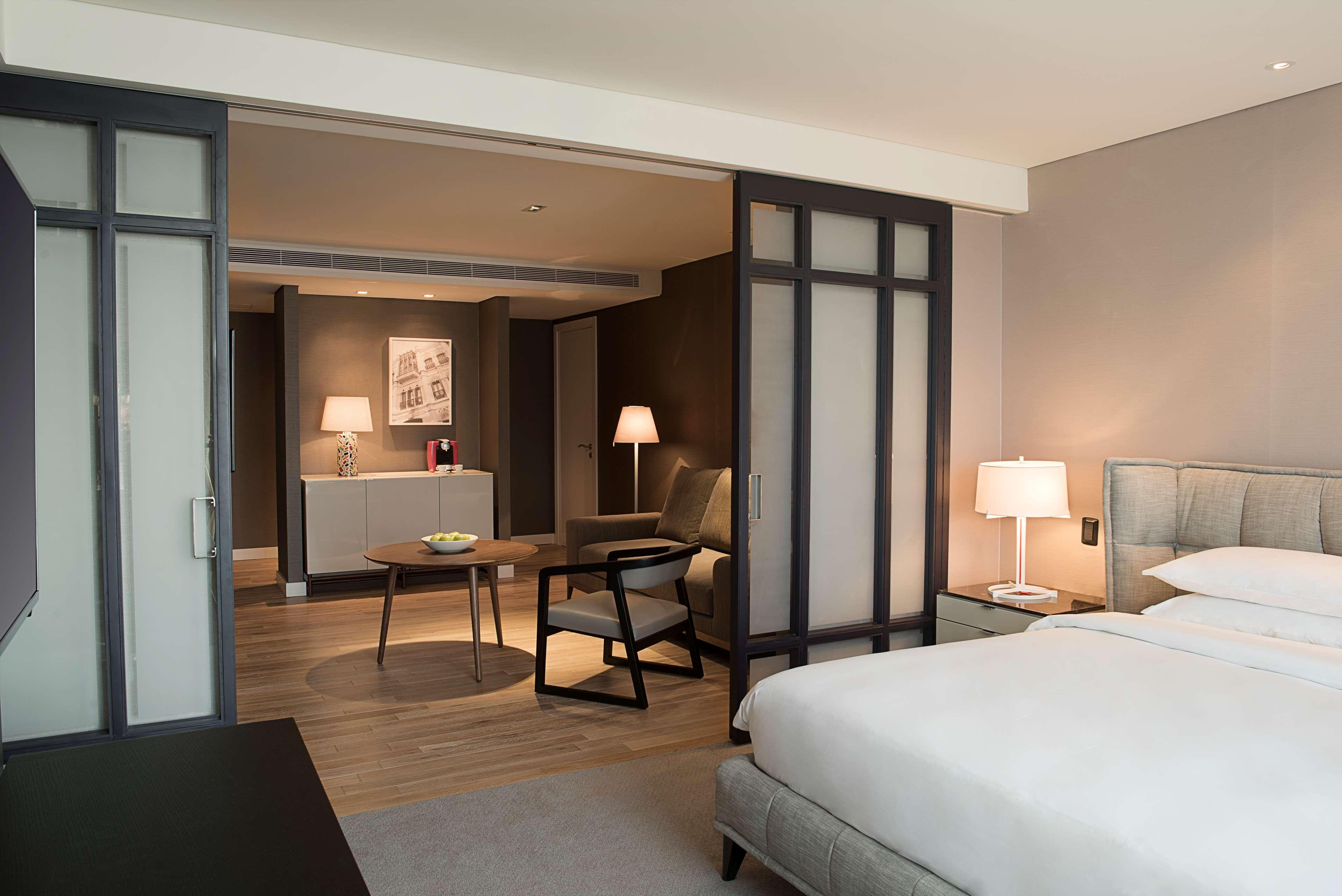 Hyatt Centric Montevideo Hotel Eksteriør billede A suite at the hotel
