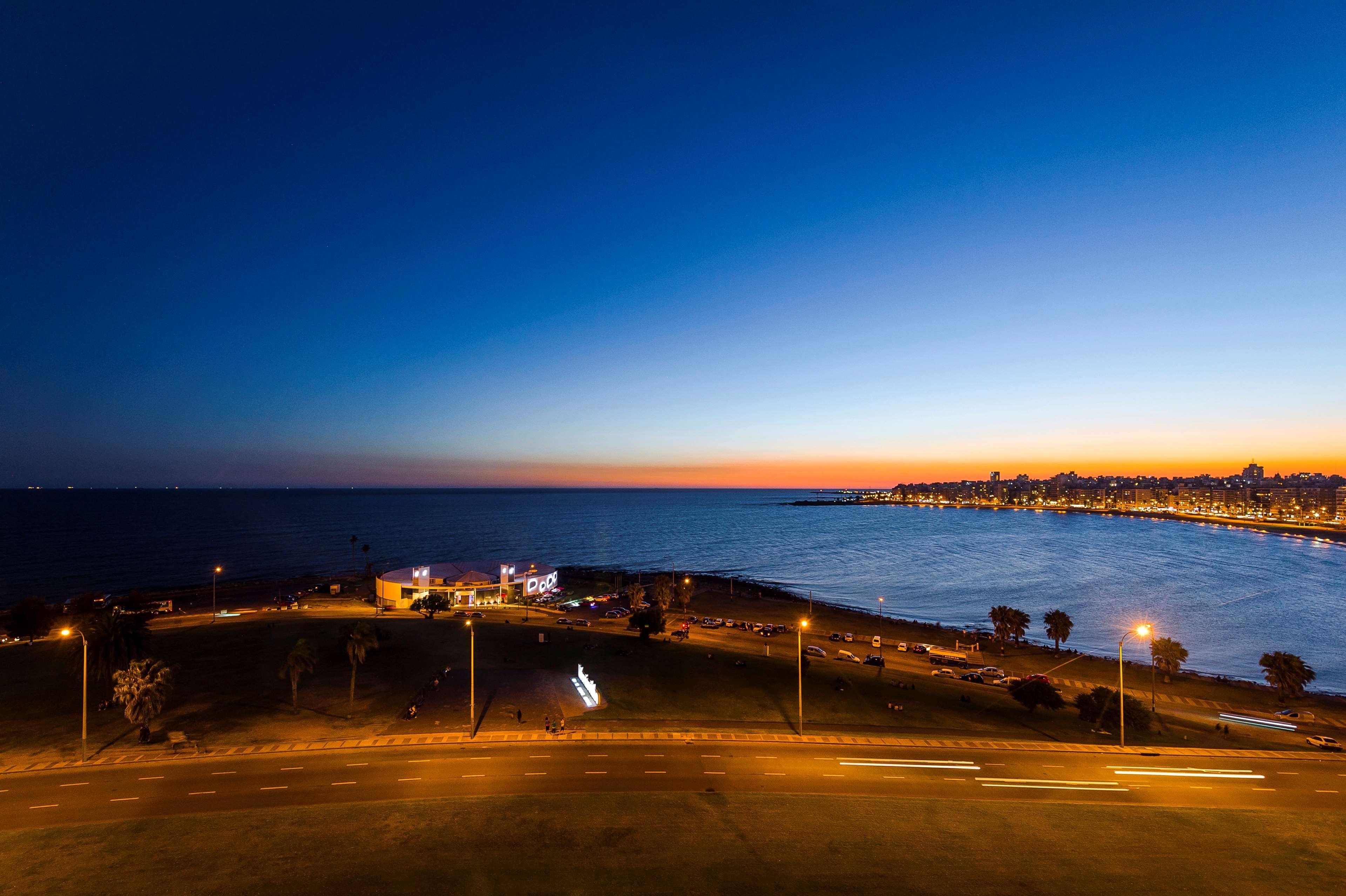 Hyatt Centric Montevideo Hotel Eksteriør billede Sunset at the port of Rafina